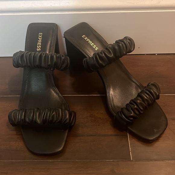 Express Ruched Double Band Heeled Sandals Black - Picture 5 of 7